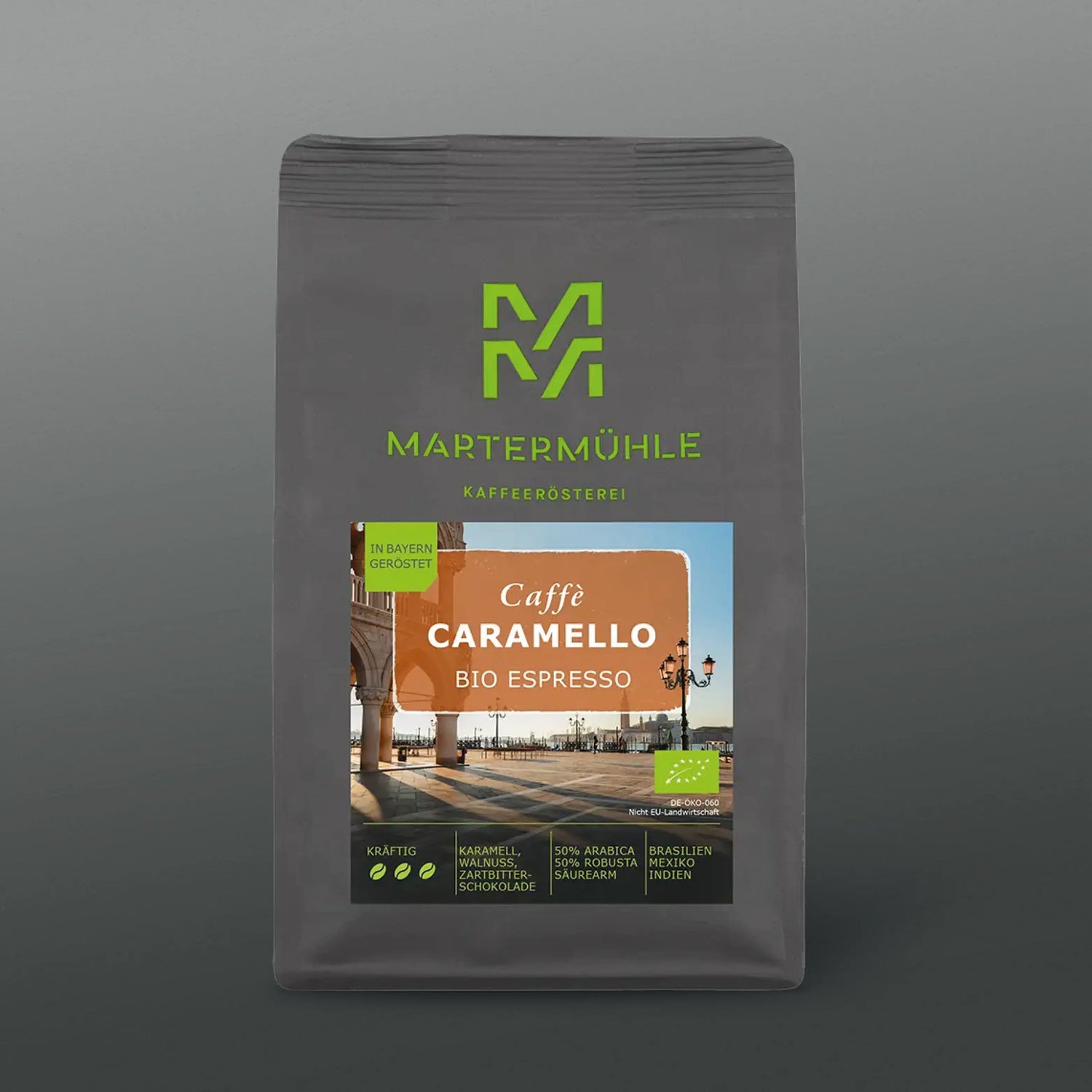 Packung Bio Espresso Caramello mit grauem Hintergrund.
