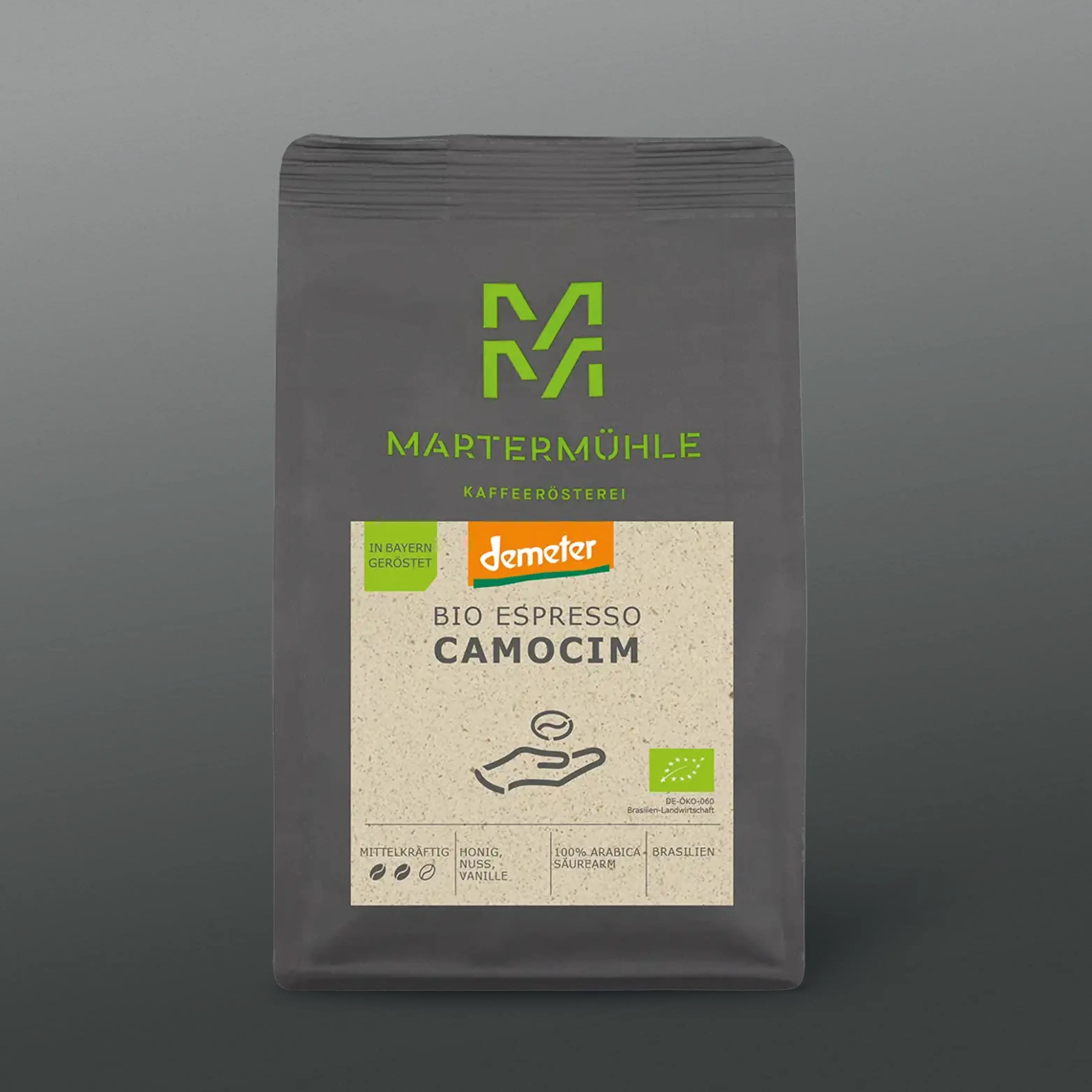 Packung Bio Espresso demeter Camocim auf grauem Hintergrund.