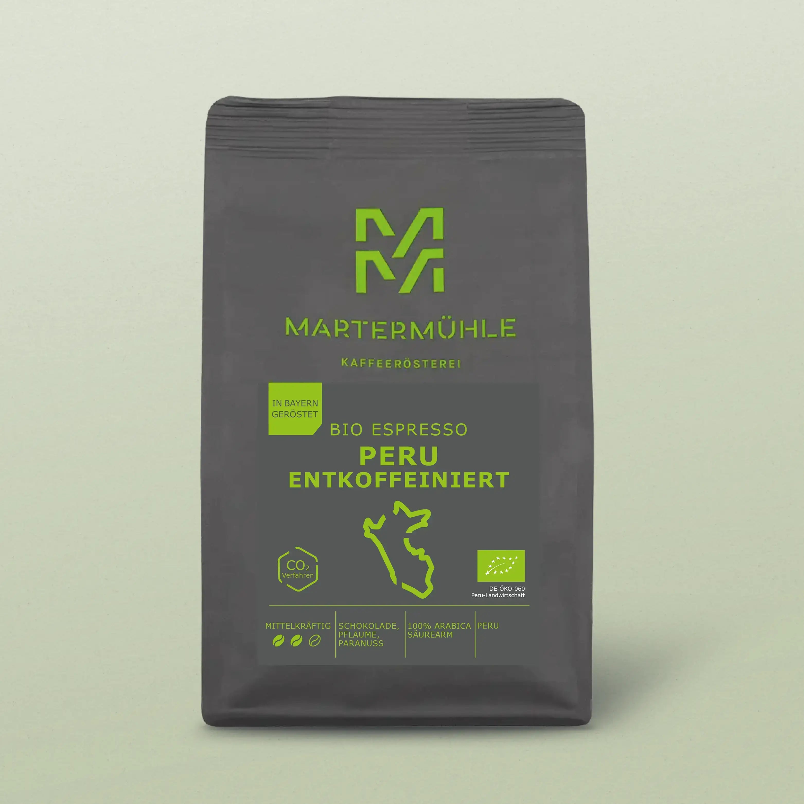 Bio Espresso Peru entkoffeiniert Packung vor hellgrünem Hintergrund.