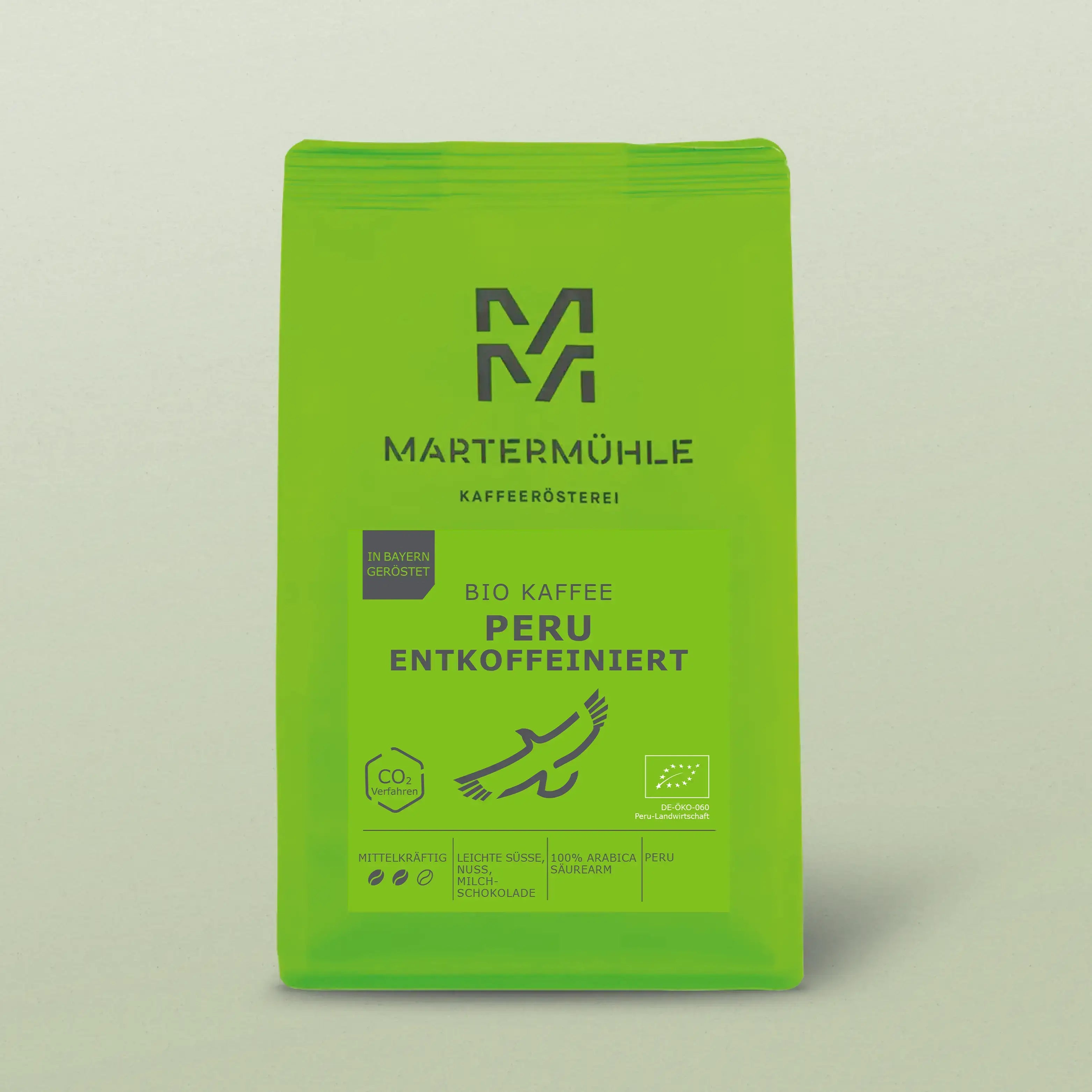 Bio Kaffee Peru entkoffeiniert Packung vor hellgrünem Hintergrund.
