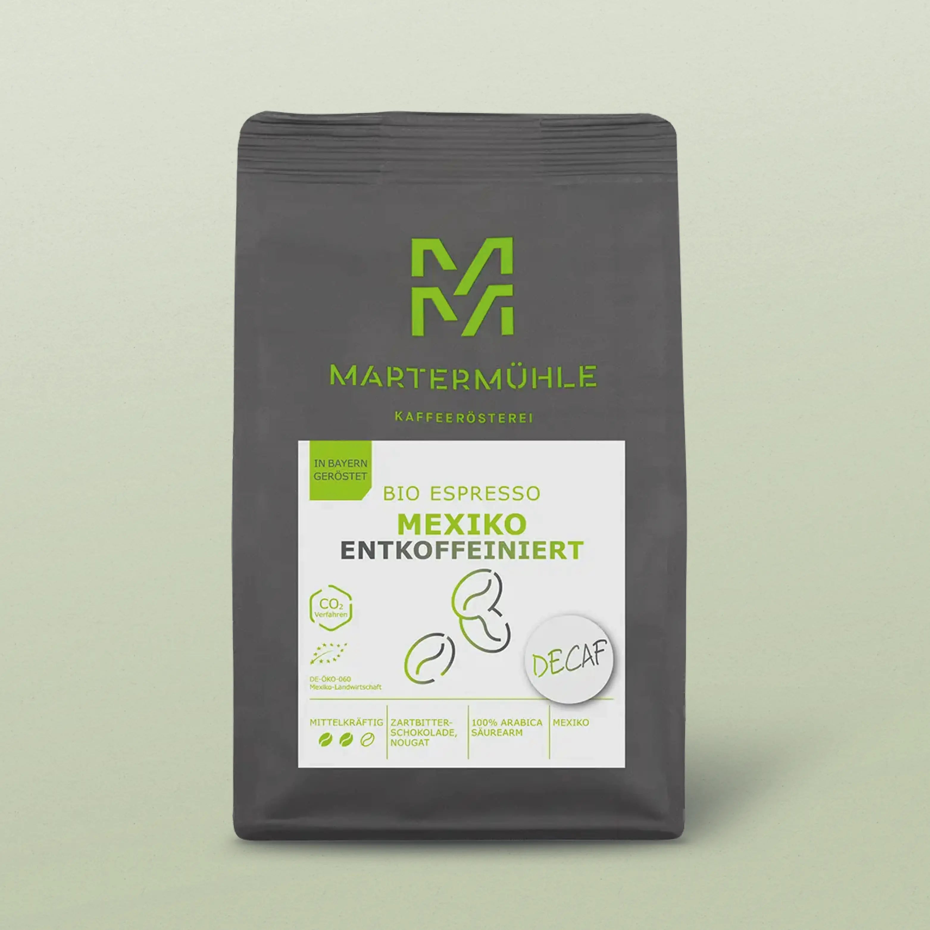 Packung Bio Espresso Mexiko entkoffeiniert auf hellgrünem Hintergrund.