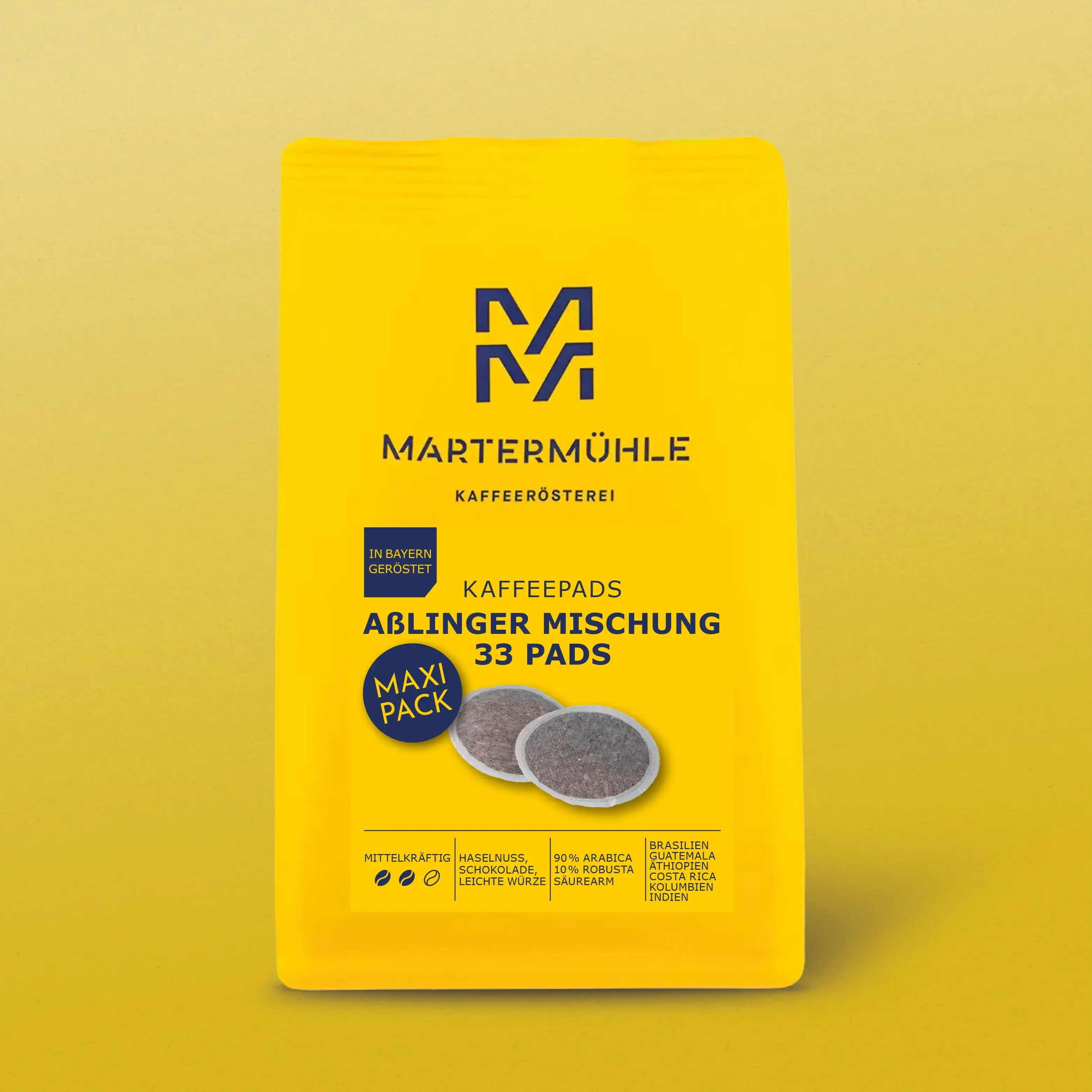 Kaffeepads Aßlinger Mischung Packung vor gelbem Hintergrund.